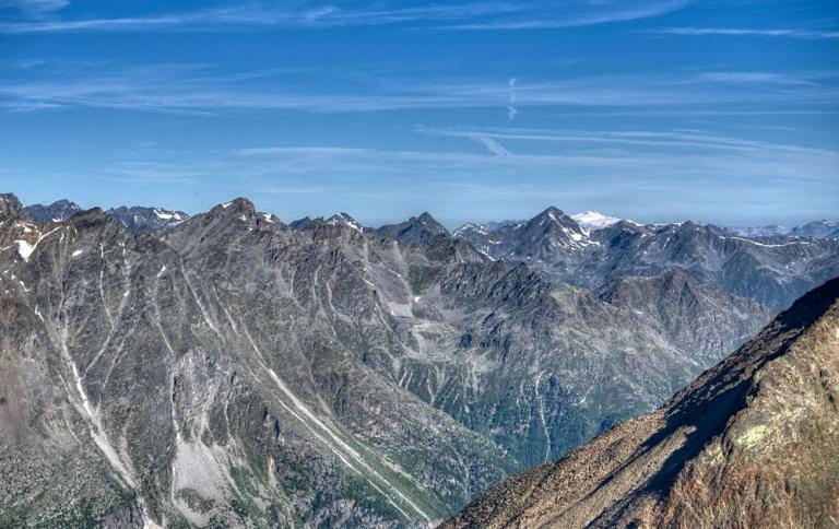 Blickrichtung Nordwesten: Die Berner Alpen